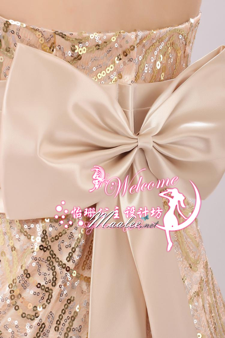 พร้อมเช่า ชุดแฟนซี ชุดราตรียาว เกาะอก สีแดง เนื้อผ้าปักเลื่อมสวย แต่งคริสตัลและโบว์ที่เอว