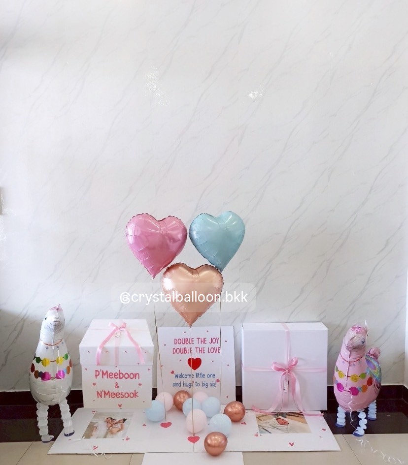 Welcome Baby Surprise Box กล่องเซอร์ไพรส์ พร้อม ฟอยล์หัวใจ 18" 3 ชิ้น พร้อม ฟอยล์อัลปาก้า ลากจูง 2 ชิ้น พร้อมตกเเต่ง สามารถใส่รูปได้ 2 ใบ สามารถเปลี่ยนสีลูกโป่ง/เปลี่ยนข้อความ/เปลี่ยนสีฟอยล์ตกเเต่งได้