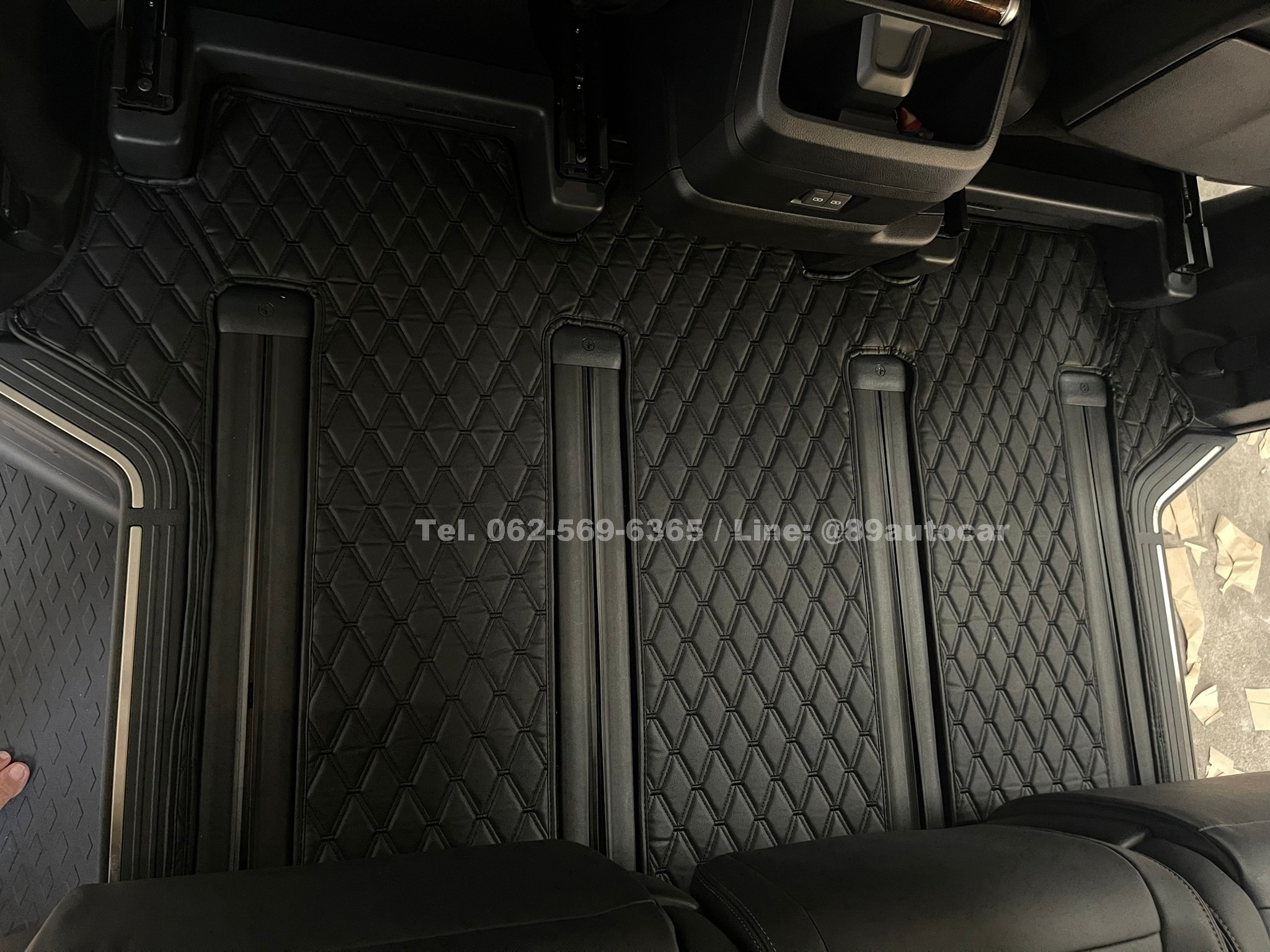 พรมปูพื้นรถ Toyota Majesty My 2024 ปูพรมVVIP สีดำด้ายดำ เต็มคัน