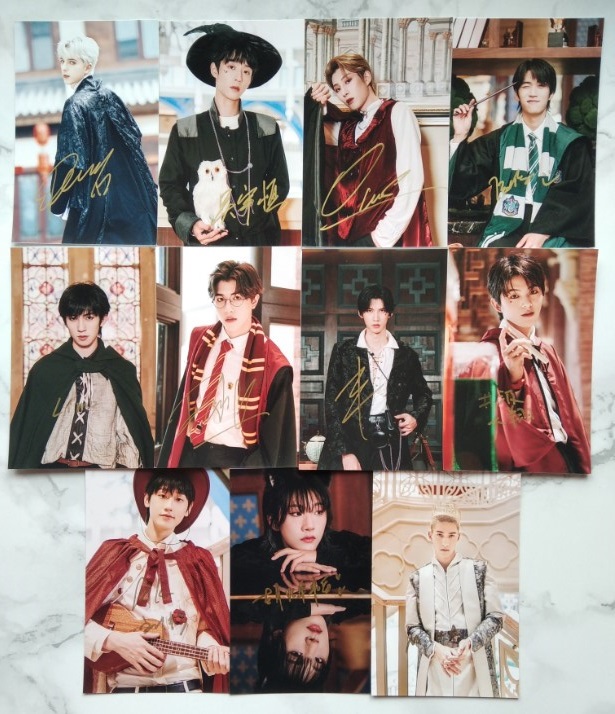 Photocard (6") พร้อมลายเซ็น INTO1 & CHUANG 2021