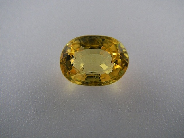 เยลโล่ซัฟฟาย(Yellow Sapphire)พลอยดิบ Unheated ธรรมชาติ100% ความสะอาด IF-VVS ขนาดพลอย 4.91x6.71x3.28 mm. น้ำหนักพลอย 1.06 ct. ราคาโทรถาม