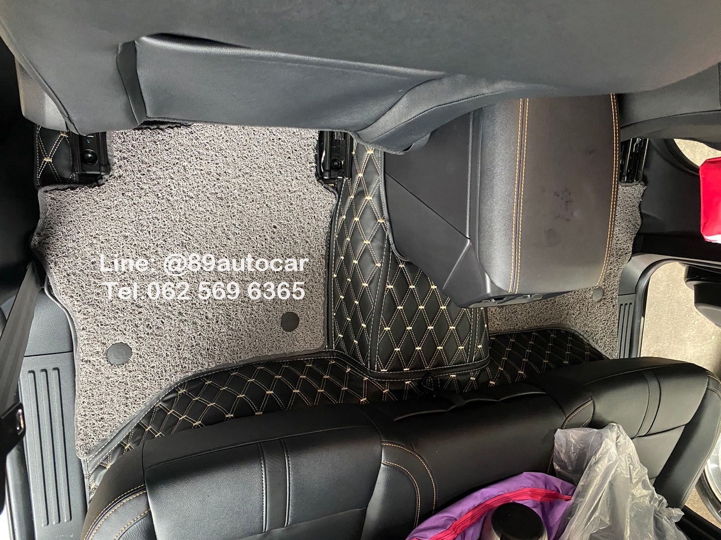 Ford Ranger (ฟอร์ด เรนเจอร์) 2023 ปูพรมVVIP สีดำด้ายทอง เสริมพรมดักฝุ่นสีเทา