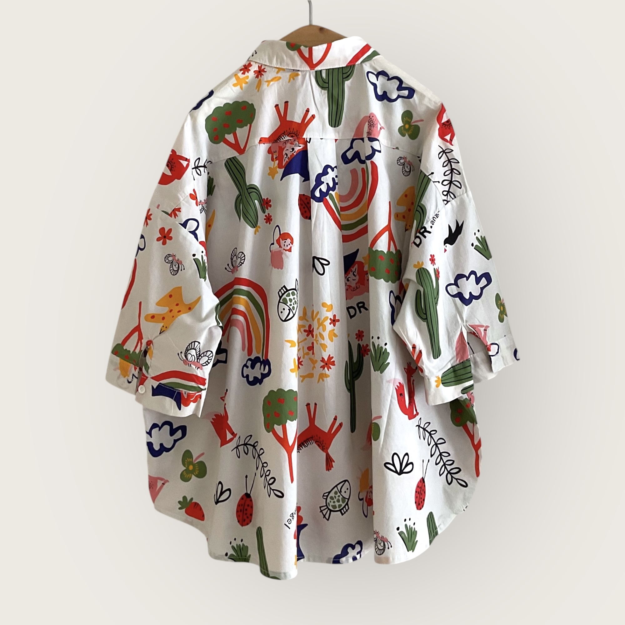 เสื้อเชิ้ตผ้าคอตตอนลายคิวท์ทรงโอเวอร์ไซส์