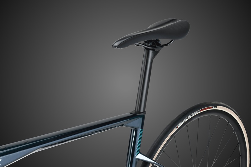 จักรยานเสือหมอบ BMC ROADMACHINE SEVEN Road Bike Shimano 105 2*11สปิด Integrated Cable Routing and Carbon D-Shape Seatpost