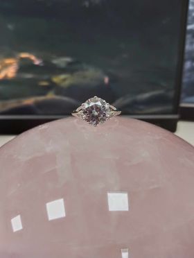 BR401+++แหวนชูขนาดเกือบ 3 กะรัต+++เรียบ หรูหรา สวยมากๆๆๆ เพชรแวววาว เหมือนจริงมากๆเล่นไฟสุดๆ วงนี้ต้องมีไว้นะคะ แบบยอดนิยม ไม่ตกtrend ค่ะ