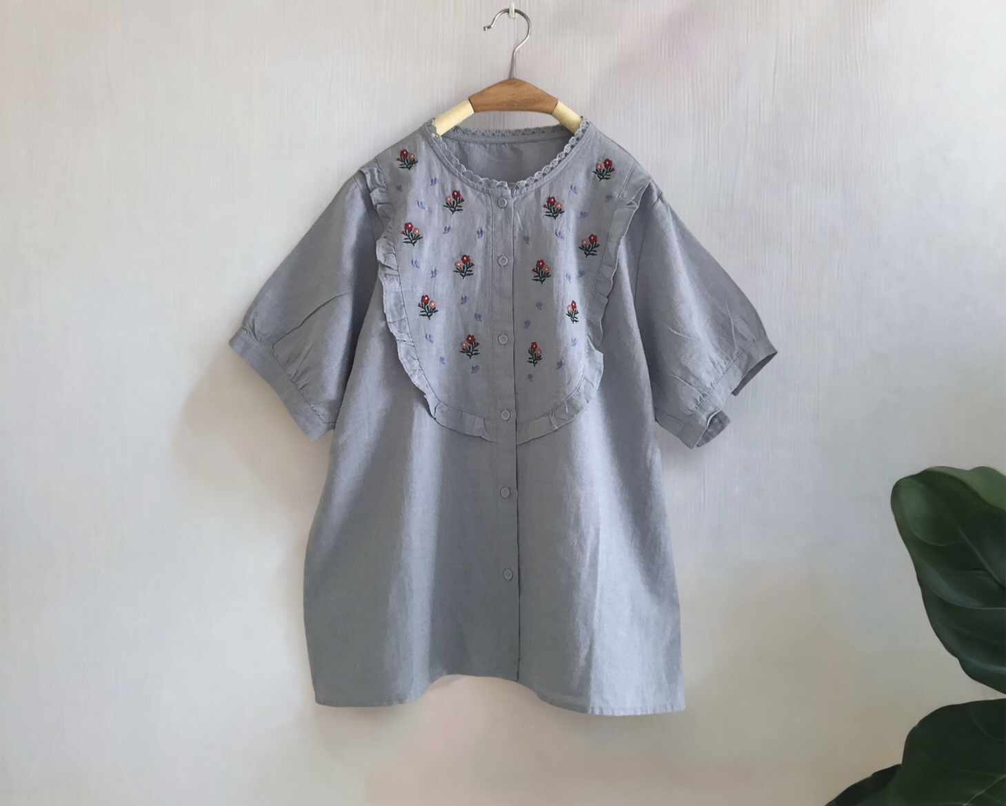 เสื้อผ้าลินินลายปักแต่งระบาย