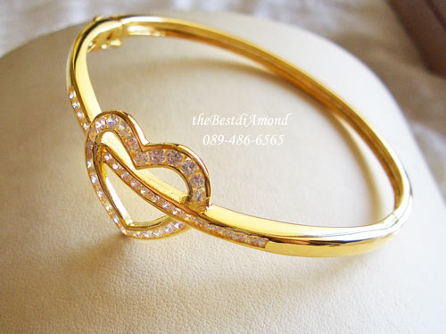BL008++กำไลคล้องรัก++กำไลน่ารักๆๆ เป็นหัวใจถูกคล้อง แบบน่ารักสุดๆๆ Modern ทันสมัย ใส่ติดข้อมือได้ไม่เวอร์ ข้อมืออวบๆก็ใส่ได้ เพราะเป็นรูปวงรี