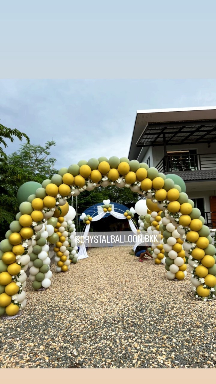 Organic Backdrop ซุ้มโค้ง ขนาด กว้าง 2 เมตร สูง 2.5 เมตร Theme เขียว-ทอง พร้อมตกแต่ง ประดับดอกไม้ (ราคาไม่รวมเสาลูกโป่ง) พร้อมตกแต่ง สามารถเปลี่ยนสีลูกโป่งได้