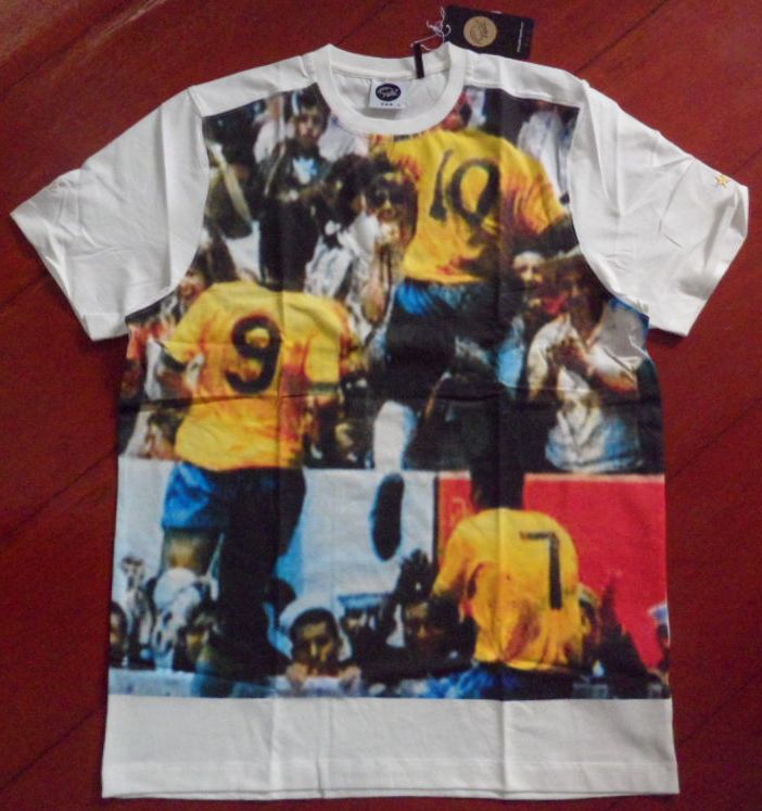 เสื้อที-เชิ๊ต (เสื้อยืดคอกลม) ฟุตบอล ทีมชาติบราซิล ชุดที่ระลึก แชมป์ฟุตบอลโลก 1970 ใหม่ L-Size / BRAZIL Football T-Shirt Commemorative Kit FIFA WORLD CHAMPIONS 1970 Jersey NEW L-Size