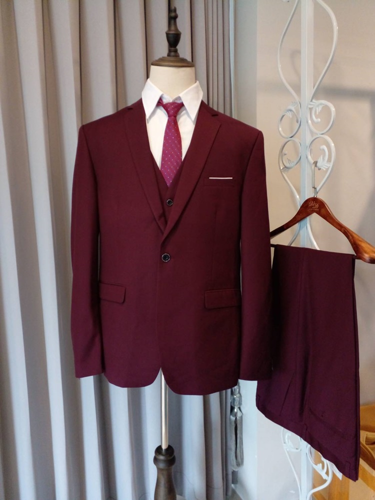 พร้อมเช่า ชุดสูทชาย สีแดงเบอร์กันดี คลาสสิก รุ่นกระดุมเดียว (พร้อมเสื้อกั๊ก) พลัสไซส์
