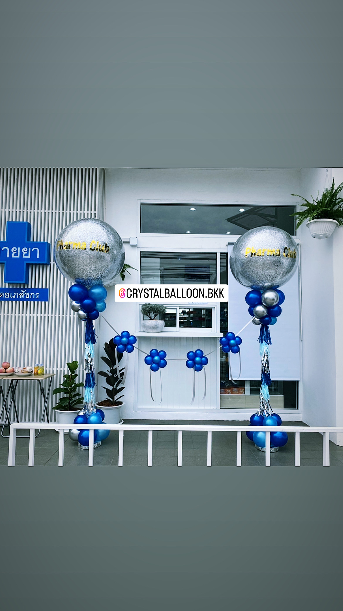 เสาลูกโป่ง เปิดร้าน Bubble ขนาด 36" กลิตเตอร์สีเงิน 2 เสา พร้อม ริบบิ้นตัดเปิดงาน 3 ท่าน พร้อมตกแต่ง สามารถเปลี่ยนสีลูกโป่ง/เปลี่ยนข้อความได้