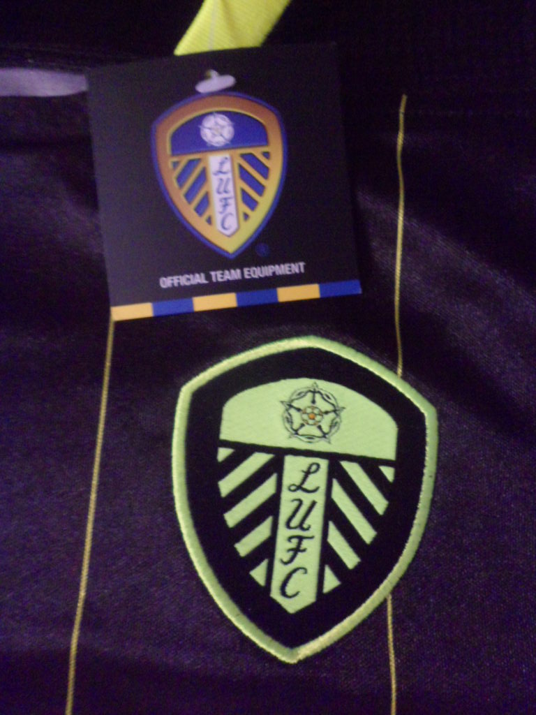 เสื้อฟุตบอล ทีมสโมสรลีดส์ ยูไนเต็ด ชุดเยือน 2012/13 ใหม่ S-Size / LEEDS UNITED Football Shirt Away Kit 2012/13 Jersey NEW S-Size