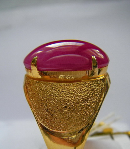 ทับทิมพม่า Ruby Burma สีแดงสด เลือดนก รูปสวยทรงดี ขนาด 17.59x10.36x6.19 mm. นน.11.31ct.