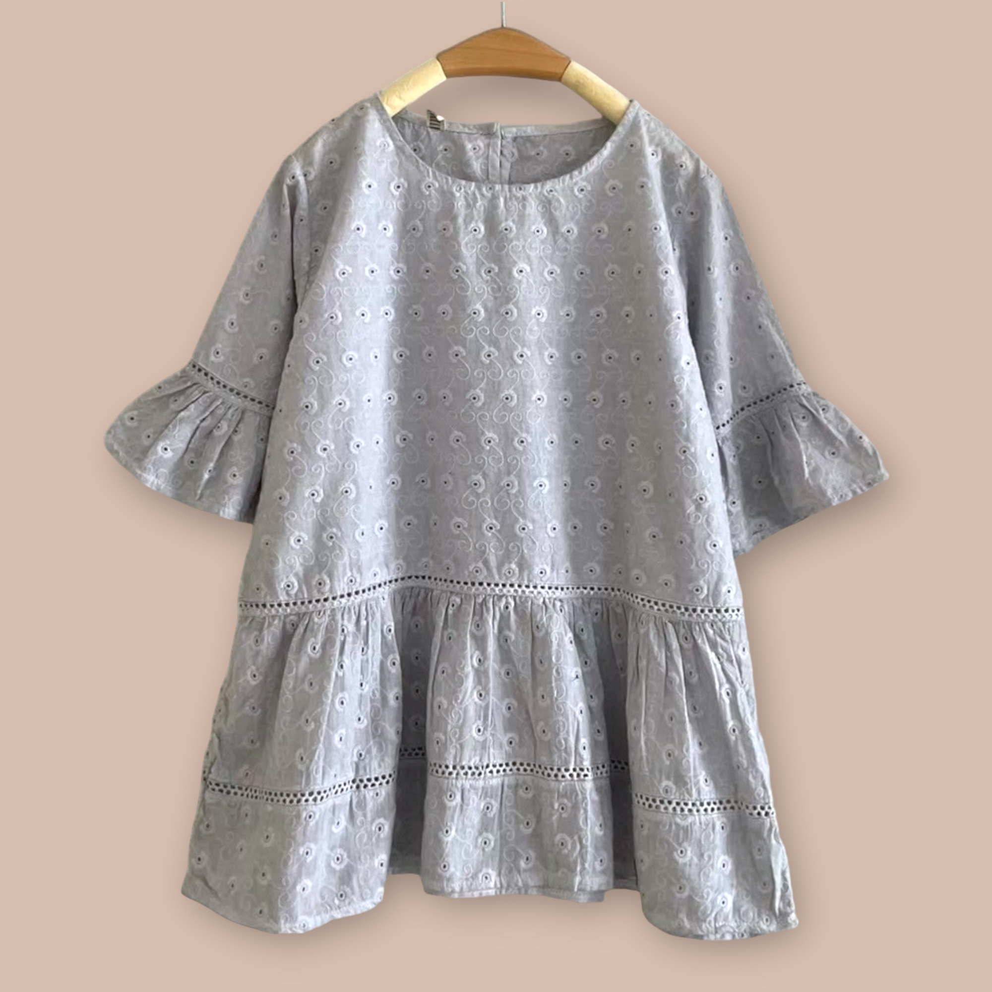 เสื้อผ้าลูกไม้แขนกระดิ่ง
