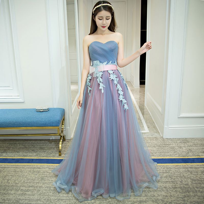 พร้อมเช่า ชุดราตรียาว แบบไหล่ปาด สีเทา-ชมพู Two Tone สไตล์เจ้าหญิง สวยหวานน่ารักมาก เนื้อผ้าตาข่าย แต่งโบว์และลูกไม้ช่วงเอว (เชือกผูกหลัง)