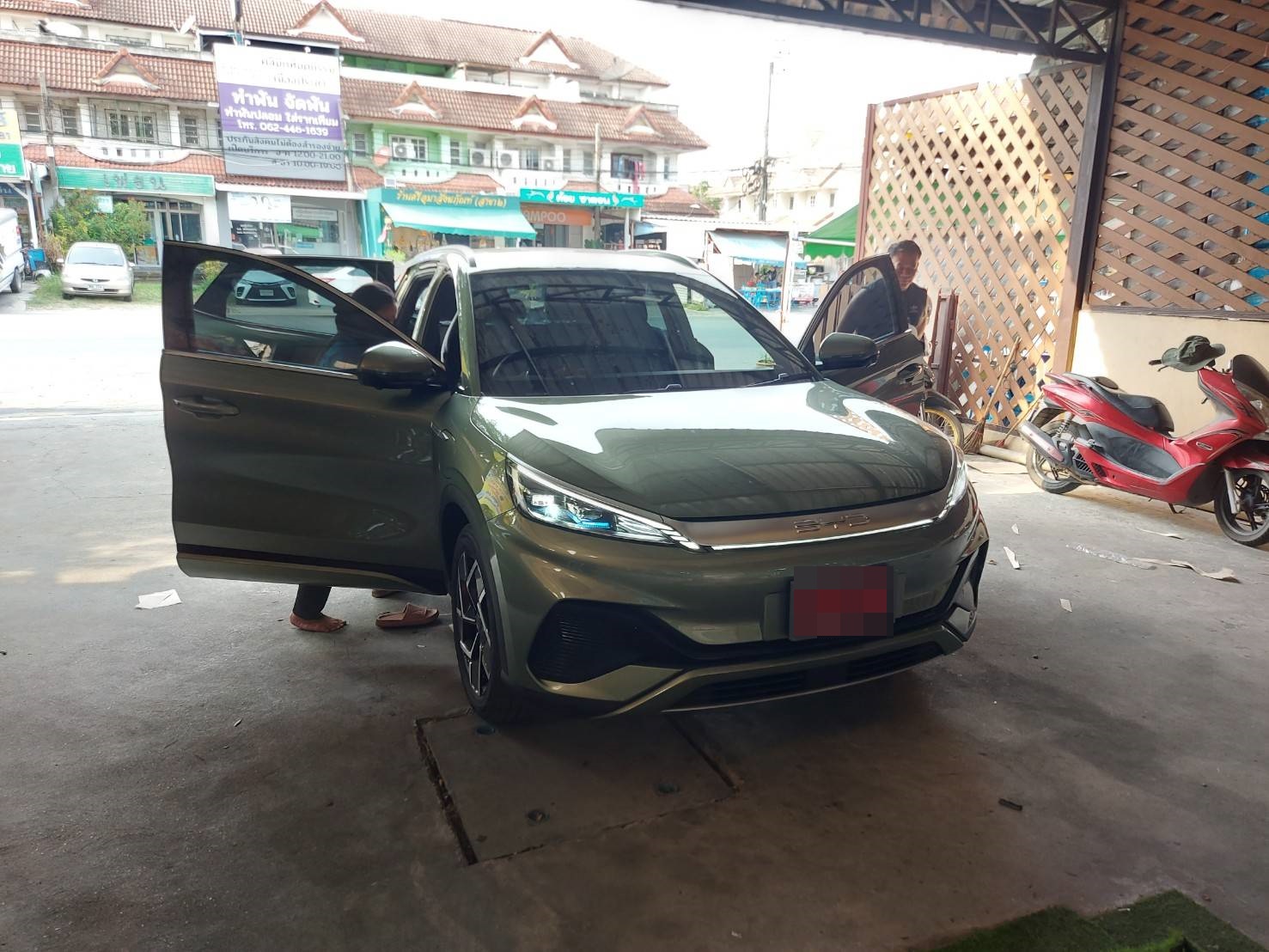 พรมรถยนต์ BYD Atto3 สีเขียวด้ายทอง