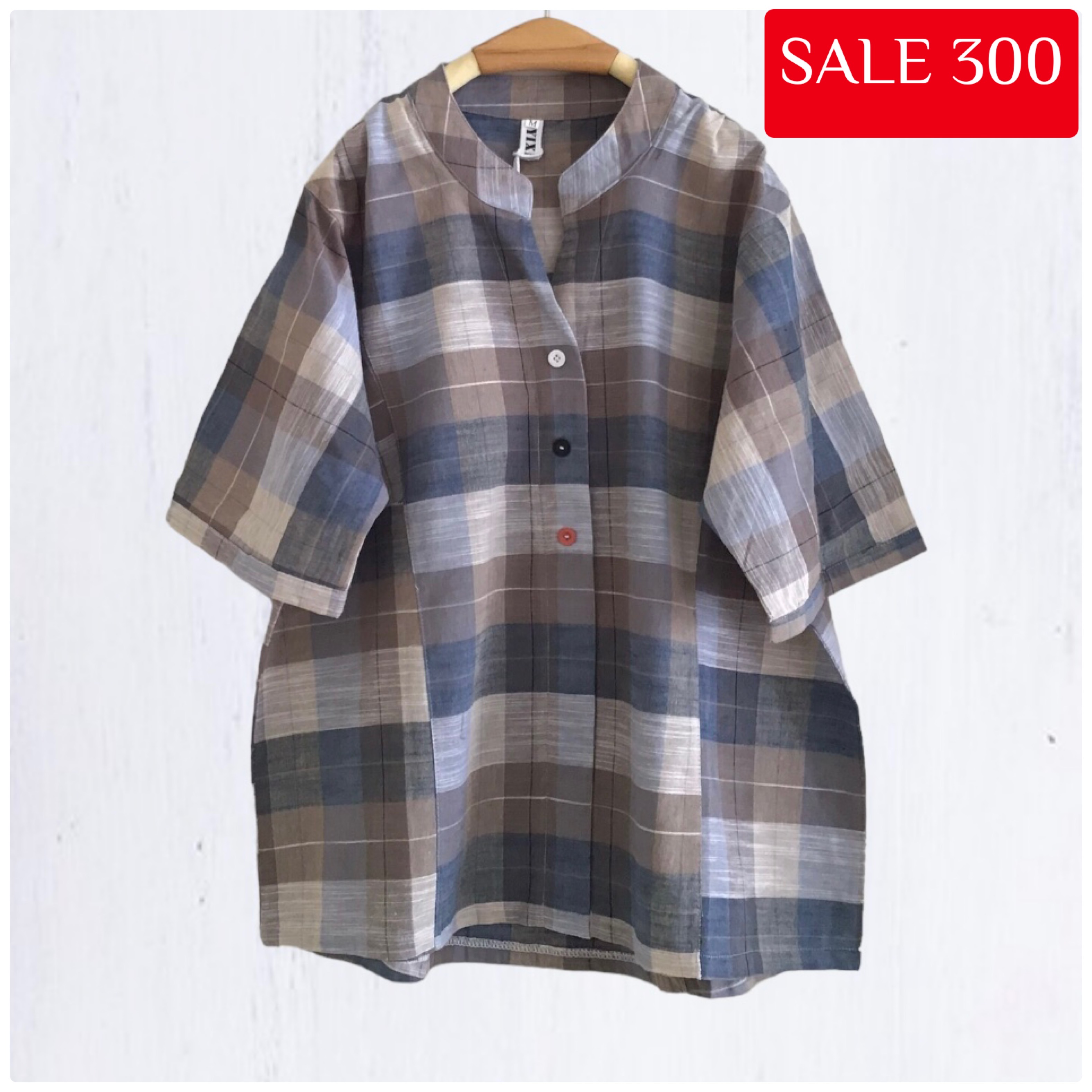 เสื้อผ้าฝ้ายลายสก็อตแต่งกระดุมสี