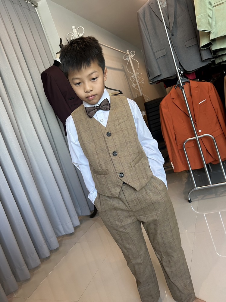 พร้อมเช่า ชุดสูทเด็กชาย สีน้ำตาลลายตาราง ** พร้อมเช่าไซส์ 110 130 **