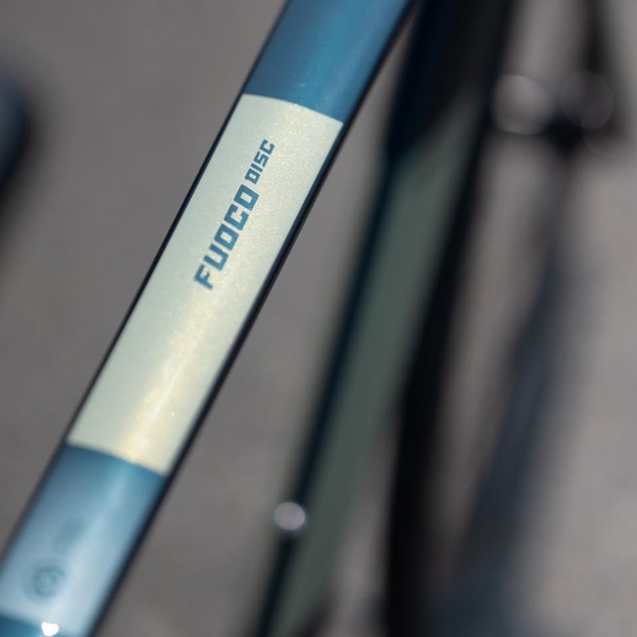 จักรยานเสือหมอบ JAVA FUOCO TOP PRO FULL CARBON ชุดขับเคลื่อนเกียร์ไฟฟ้า SHIMANO 105 Di2 24speed ผ่านการรองรับมาตรฐาน UCI