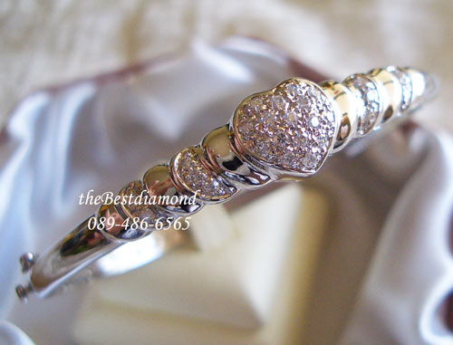 สินค้าหมด==BL010RD+กำไลเพชร เกลียวหัวใจ++กำไลน่ารักๆๆ ตรงก้านกำไลทำเป็นลายเกรียวๆ ฝังเพชรสลับทอง ตรงกลางเป็นหัวใจนูน งานน่ารักๆๆ ใส่ติดข้อมือได้เลย