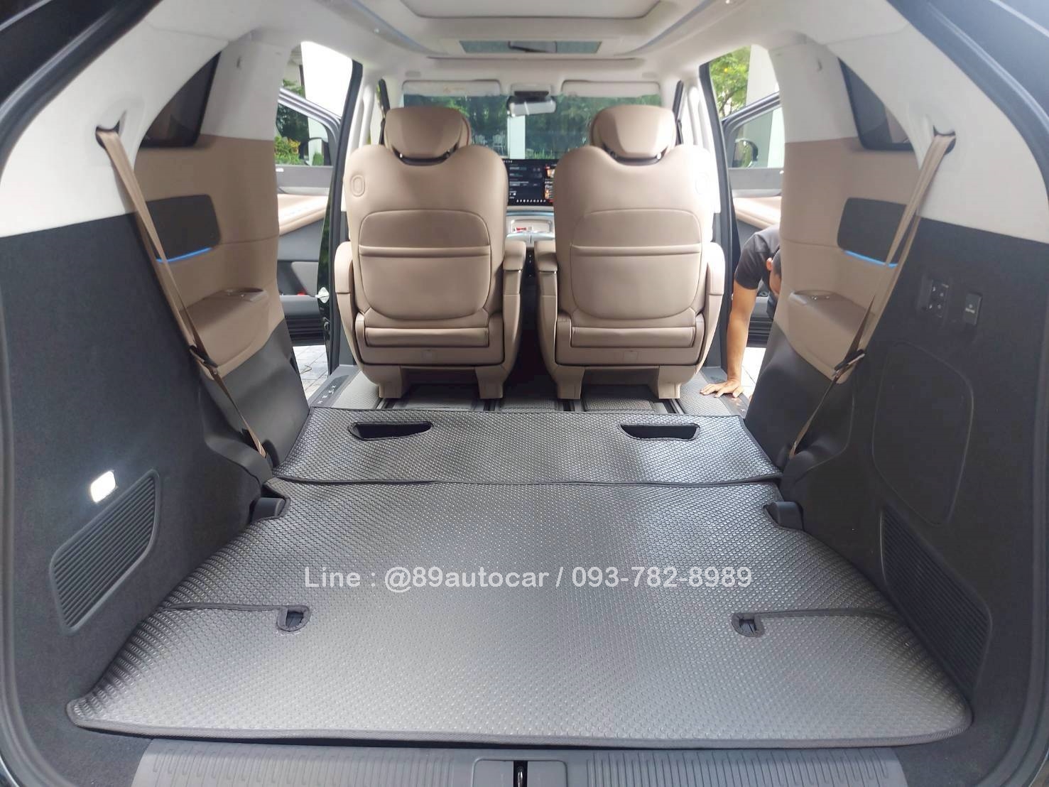 ผ้ายางปูพื้นรถยนต์ Xpeng X9 ปูกระดุมเล็ก PVC สีเทา