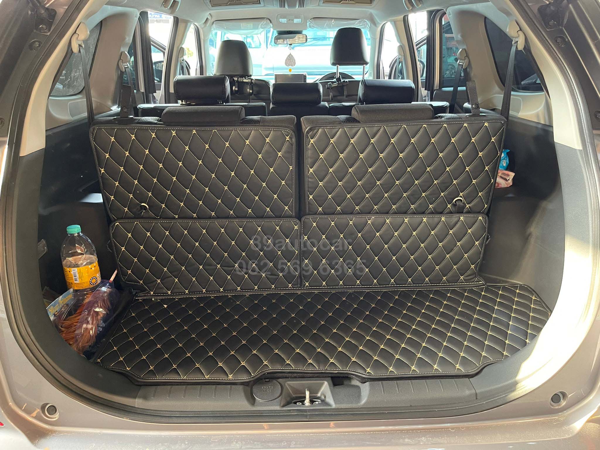 พรมรถยนต์ Toyota Veloz 2022 ปูพรมหกดี สีดำด้ายทอง เต็มคัน