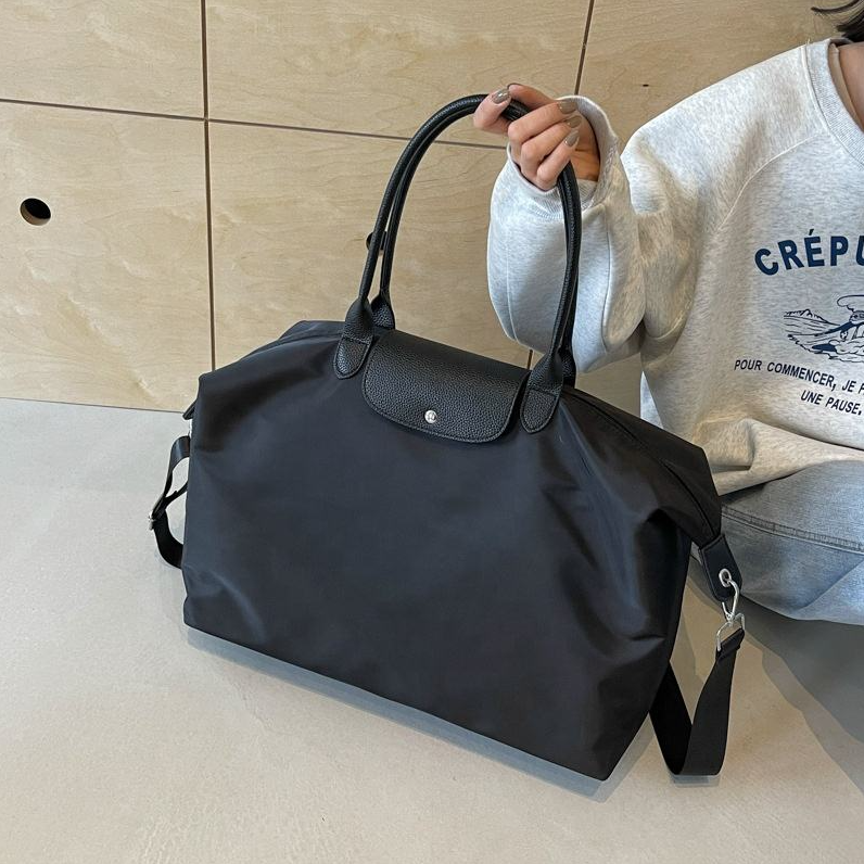 กระเป๋าเดินทางแบบหิ้วพร้อมสายสะพายข้าง รุ่น 6820 ขนาด ก.43*ส.29*ก้น 18 ซม.