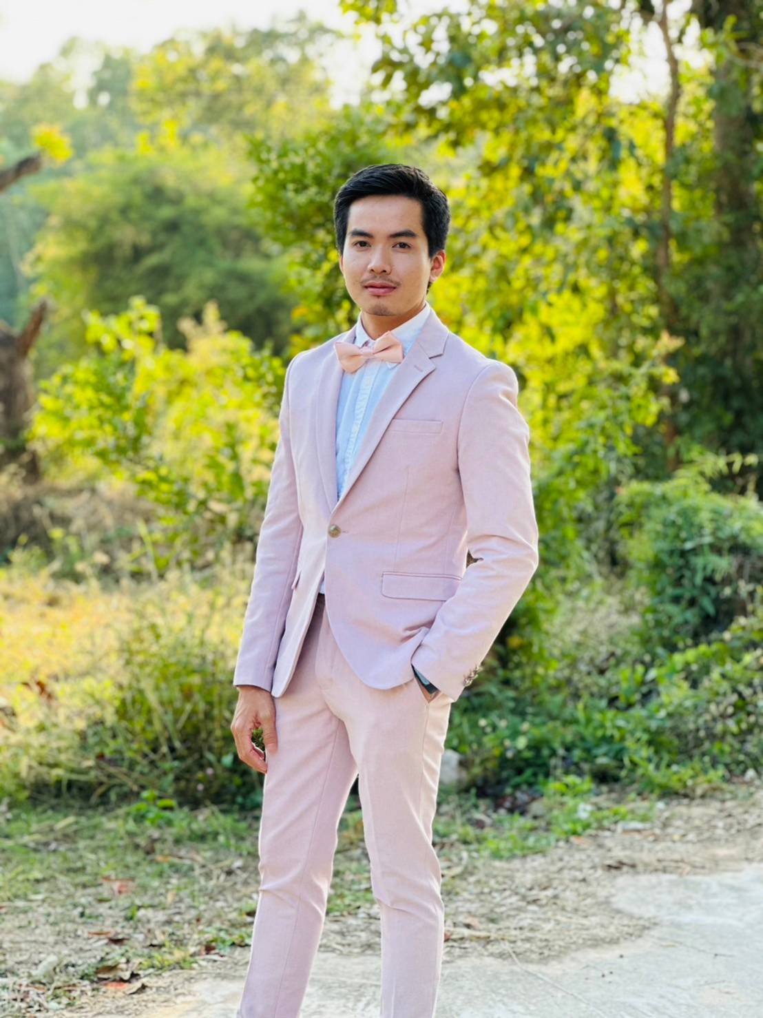 พร้อมเช่า ชุดสูทชาย สีชมพูพาสเทล Pastel Pink ทรงเข้ารูป สไตล์เกาหลี (ไม่มีเสื้อกั๊ก)