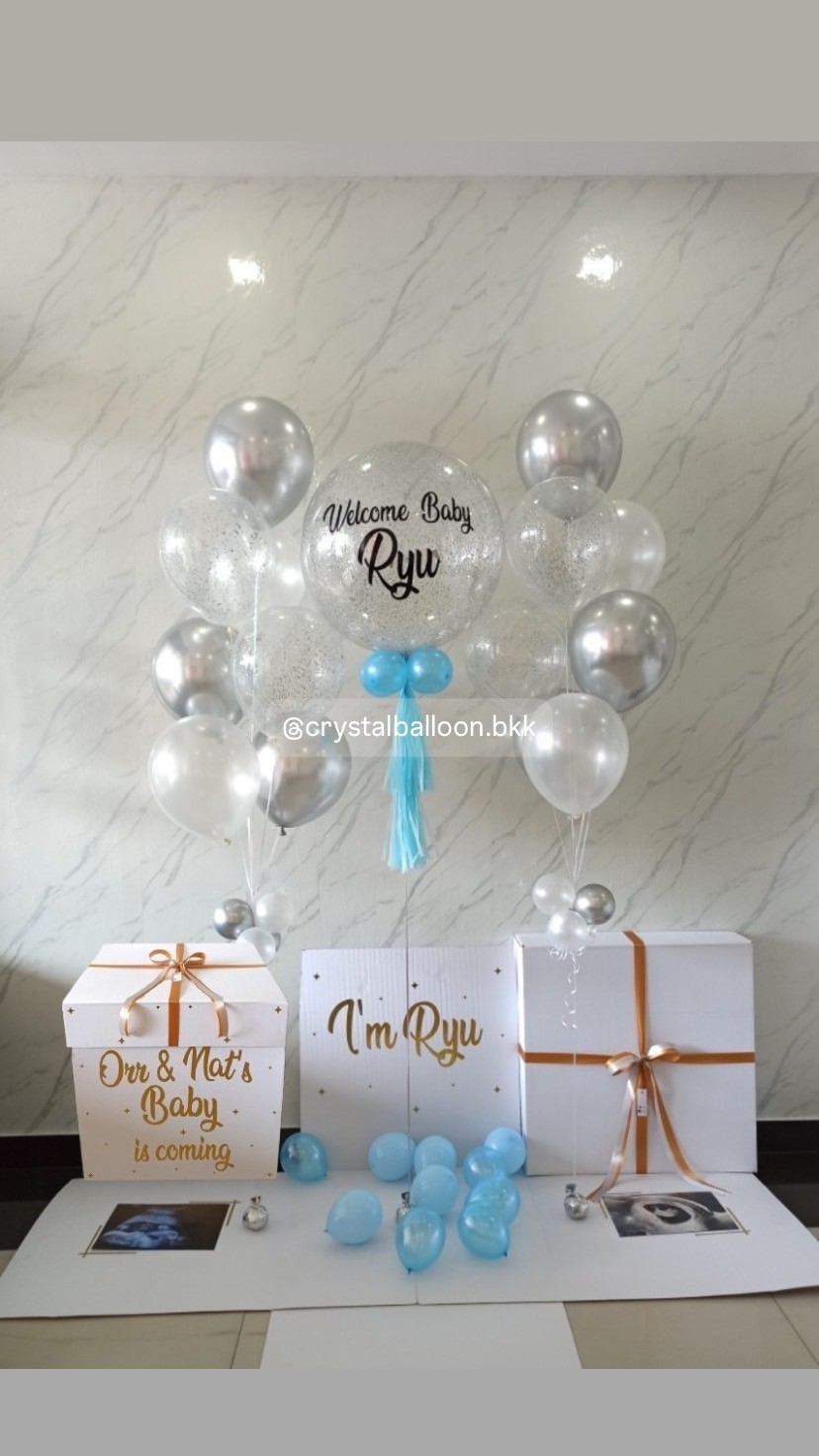Surprise Box กล่องเซอร์ Bubble ขนาด 24" กลิตเตอร์สีเงิน , ลูกโป่งช่อ 7 ลูก 2 ช่อ , พร้อมตกแต่ง สามารถใส่รูปได้ 4 ใบ สามารถเปลี่ยนสีลูกโป่ง/เปลี่ยนข้อความได้