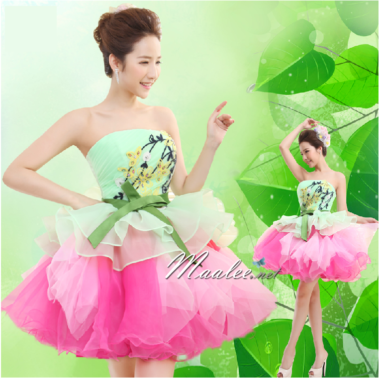 พร้อมเช่า ชุดแฟนซี ชุดราตรีสั้น เกาะอก สีเขียว กระโปรงระบายสีชมพูหวาน อกจับจีบแต่งลายสวย