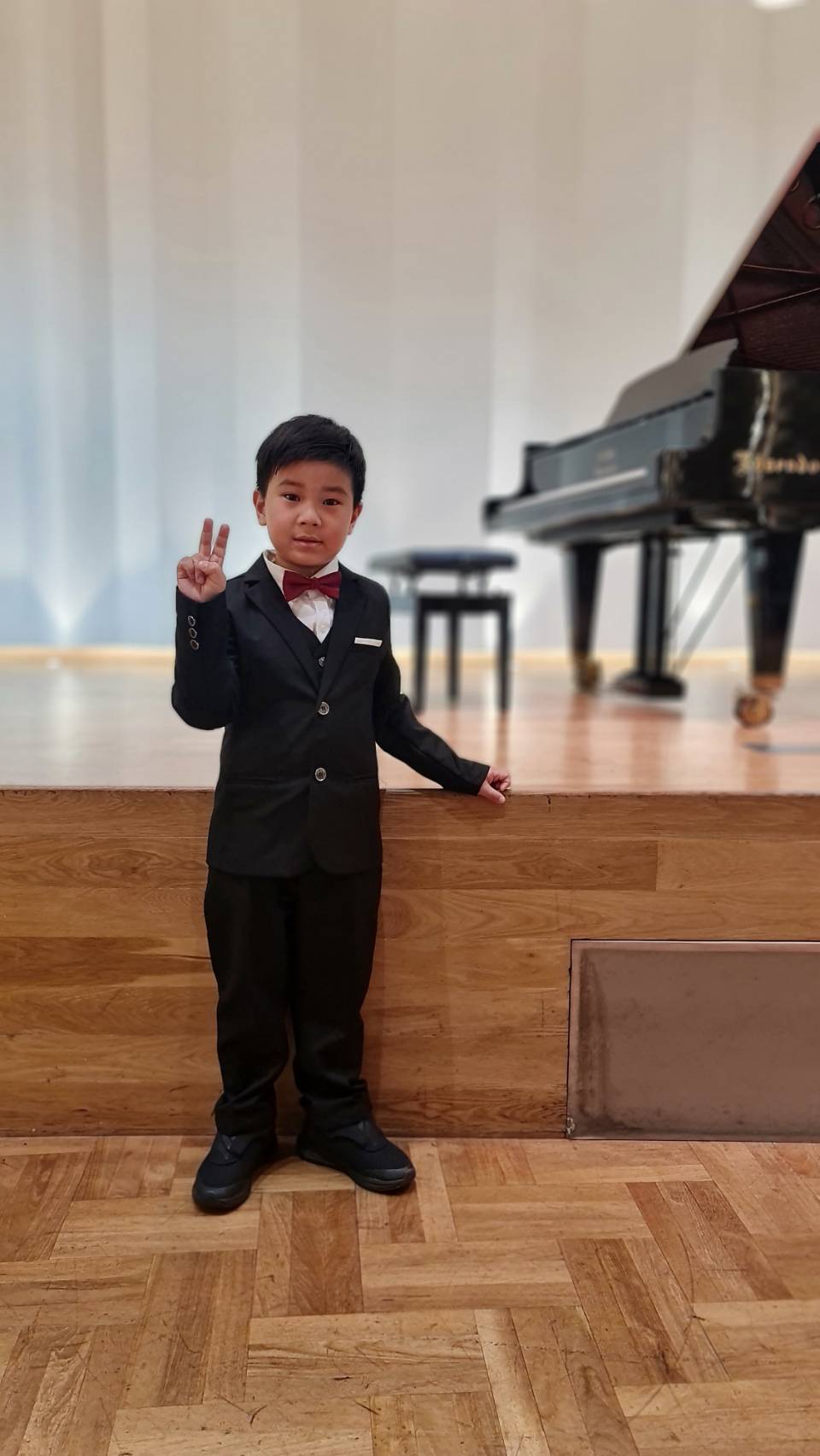 พร้อมเช่า ชุดสูทเด็กชาย สีดำ ** พร้อมเช่า ไซส์ 110, 120, 130, 140 , 150 , 160 ,170 **