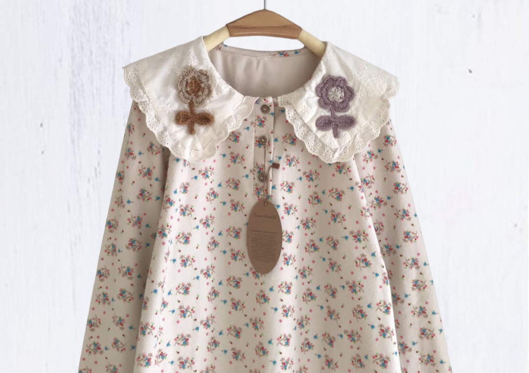 เสื้อยืดลายดอกไม้แต่งปกผ้าลูกไม้