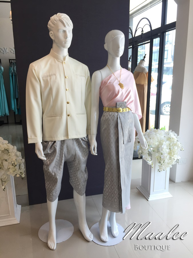 เช่า ชุดไทย ชุดเพื่อนเจ้าสาว ชุดไทยผ้าถุงสีเทาเงิน สไบเรียบ สีชมพูอ่อน