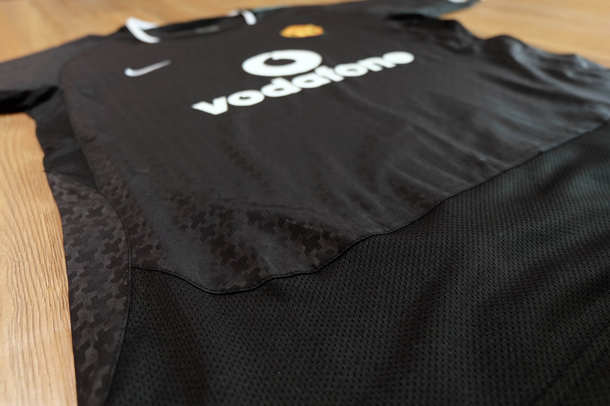 Manchester United 2003/04 Away Vintage Jersey เสื้อฟุตบอลแมนยูย้อนยุค Vodafone