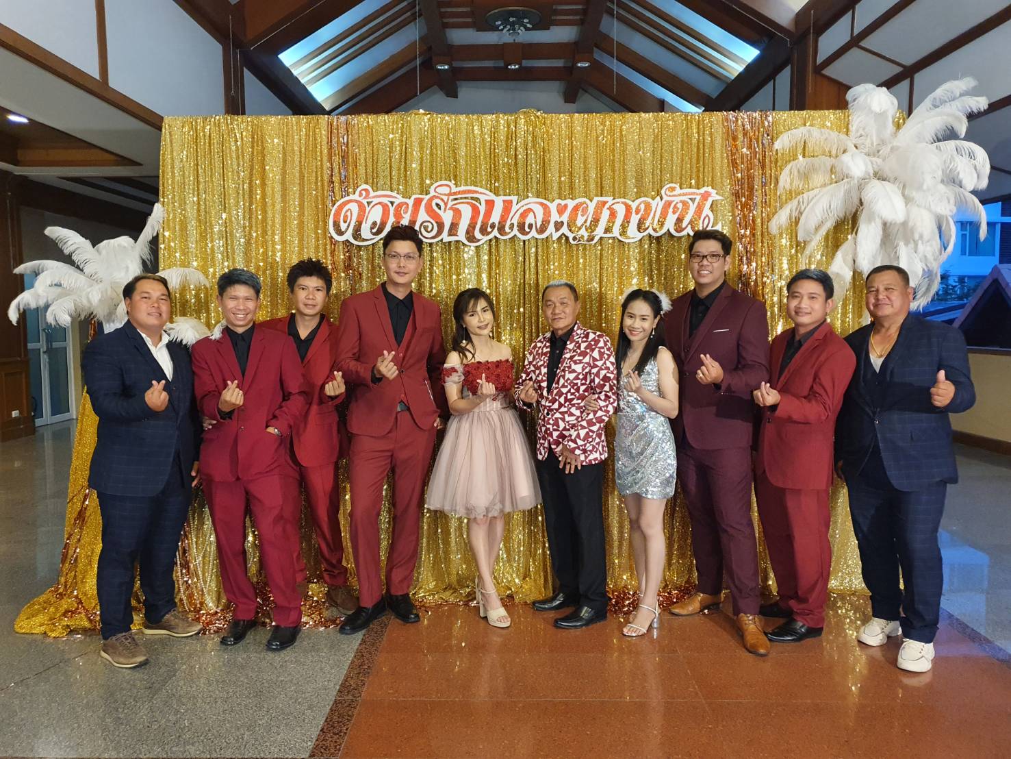 พร้อมเช่า ชุดสูทชาย สีแดงเบอร์กันดี คลาสสิก รุ่นกระดุมเดียว (พร้อมเสื้อกั๊ก) พลัสไซส์