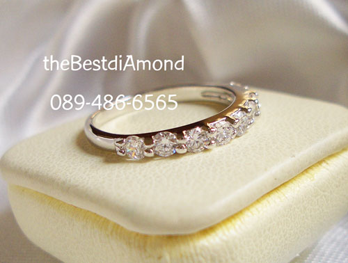 BR959RD+++แหวนแถวยอดนิยม+++กี่ปีๆ ก็ยังนิยมกันอยู่ ตัวเรือนดีไซน์แบบบางนิดๆ ใส่แล้ว Intrend ไม่เชย ใส่สวยทุกนิ้ว เพชรไม่ใหญ่มากขนาดกำลังดี