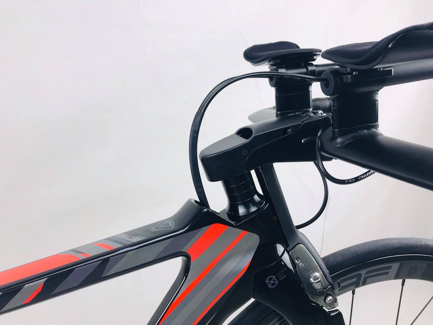 จักรยานไตรกีฬา JAVA TORNADO TT Triathlon bikes เฟรมคาร์บอน ล้อ DECA42, ชุดขับ 105 22สปีด