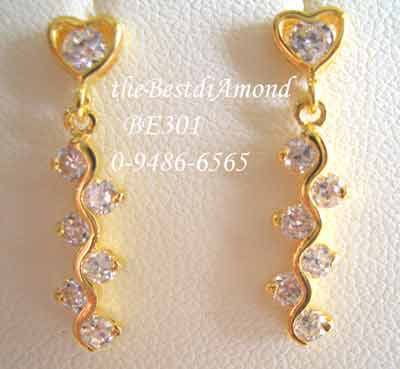 BE301++ต่างหูหัวใจระย้าคลื่น ++ เป็นต่างหูตุ้งติ้ง น่ารักมาก ด้านบนเป็นรูปหัวใจ ด้านล่างส่วนตุ้งติ้ง เพชรกลม โดยทำเป็นคลื่นน้อยๆ น่ารักมาก