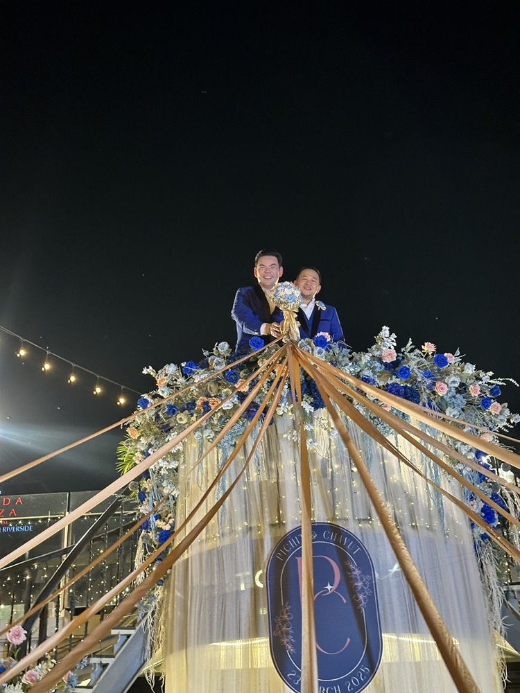 พร้อมเช่า ชุดสูททักซิโด้ สีน้ำเงิน ปกกล้วย (พร้อมเสื้อกั๊ก) Tuxedo Suit with Shawl Collars