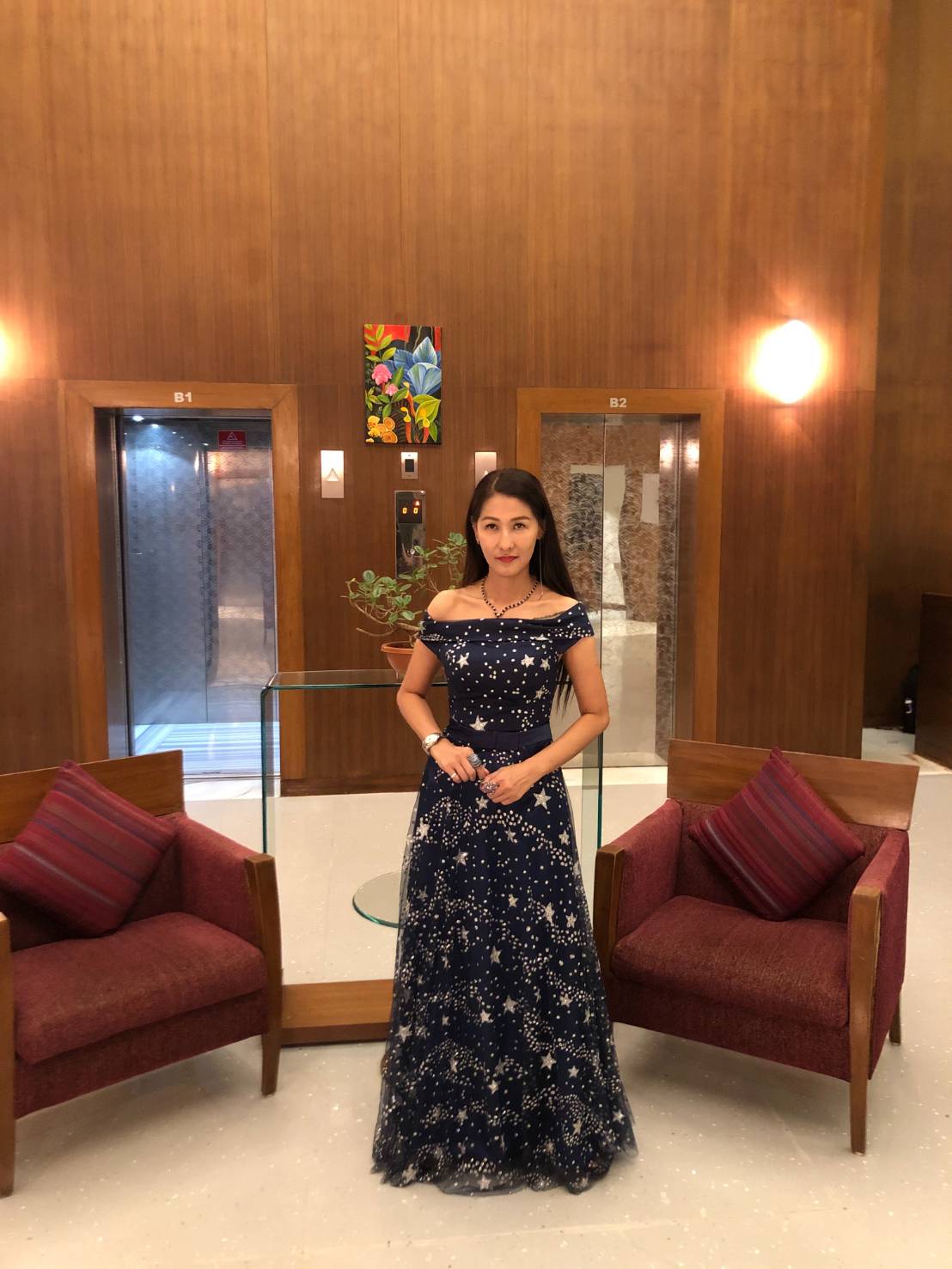 พร้อมเช่า ชุดราตรียาว แบบไหล่ปาด รูปดาว ฟรุ้งฟริ้งแนวเจ้าหญิง สีกรมท่า (เชือกผูกหลัง)