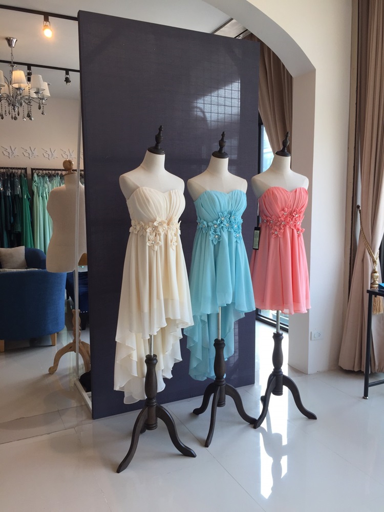 พร้อมส่ง ชุดราตรีสั้น เดรสสั้น แต่งดอกเพิ่มคริสตัล สีโอโรส