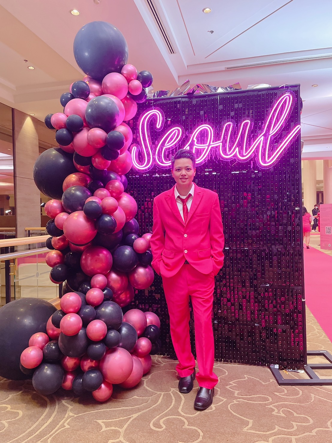 พร้อมเช่า ชุดสูทชาย สี Hot Pink สูท 2 กระดุม ไม่มีกั๊ก