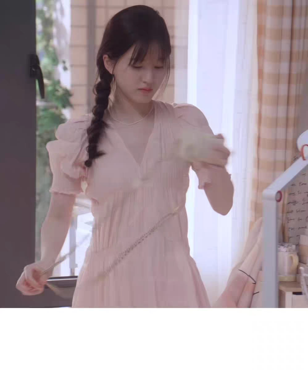 เดรสยาวสีชมพู แบบ ซางจื้อ จากซีรี่ย์ แอบรักให้เธอรู้