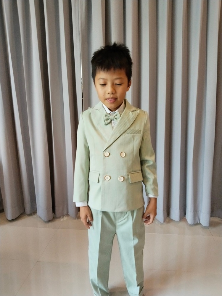 พร้อมเช่า ชุดสูทเด็กชาย สีเขียว กระดุมสองแถว ทอลายในเนื้อผ้า **พร้อมเช่าไซส์ 120, 150**