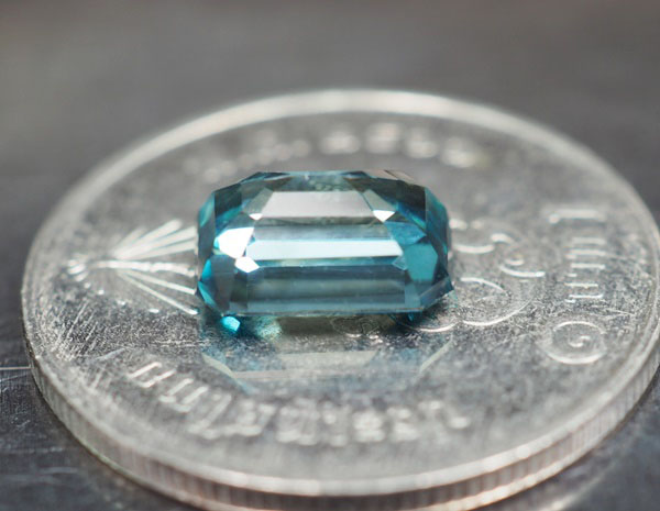 เพทายกัมพูชา 2.25 กะรัตทรงสวย