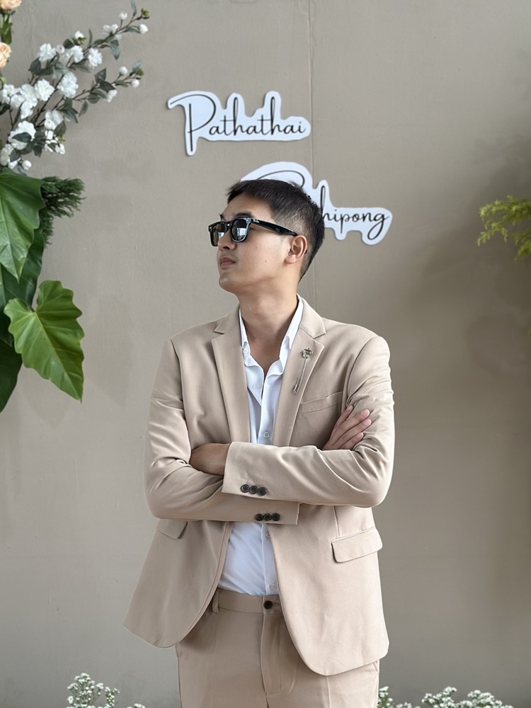 พร้อมเช่า สูทชาย สีกากี สไตล์เกาหลี พร้อมเสื้อกั๊ก