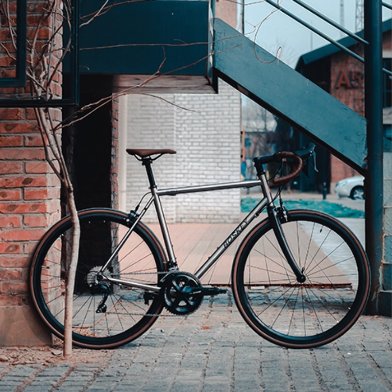 BOSKEY Shuttler Ti 2025 | จักรยานไทเทเนียม ชุดเกียร์ Shimano 105 R7000 ล้อคาร์บอน ยาง Continental Ultrasport