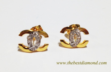 BE316+++ต่างหูชาแนล+++แบบสุดฮิต งานสวย หรู ดูดี design เพชรอยู่ตรงกลางตัว C เก๋ เท่ห์