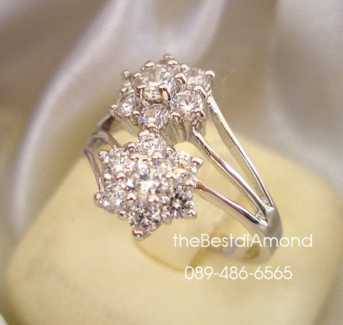 BR426RD++แหวนเพชร cz ดอกไม้ 2 ดอกแบบ2+++ดีไซน์น่ารัก เป็นแหวนดอกไม้ 2 ดอก ดูงดงาม อ่อนช้อย และเพชรเล่นไฟดีมากๆๆๆ ดอกไม้วางเหลื่อมๆกันพองาม