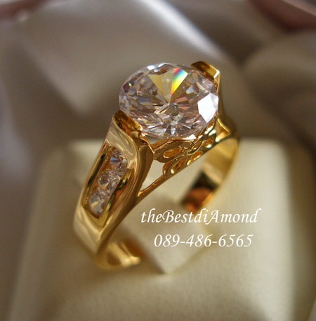 แหวนเพชรเม็ดเดี่ยวประมาณ 1 กะรัตกว่าๆ แบบแหวนชู สวยหรู มีดีไซน์ค่ะ ชุบทองแท้ 24 K หนา 5ไมครอน BR913